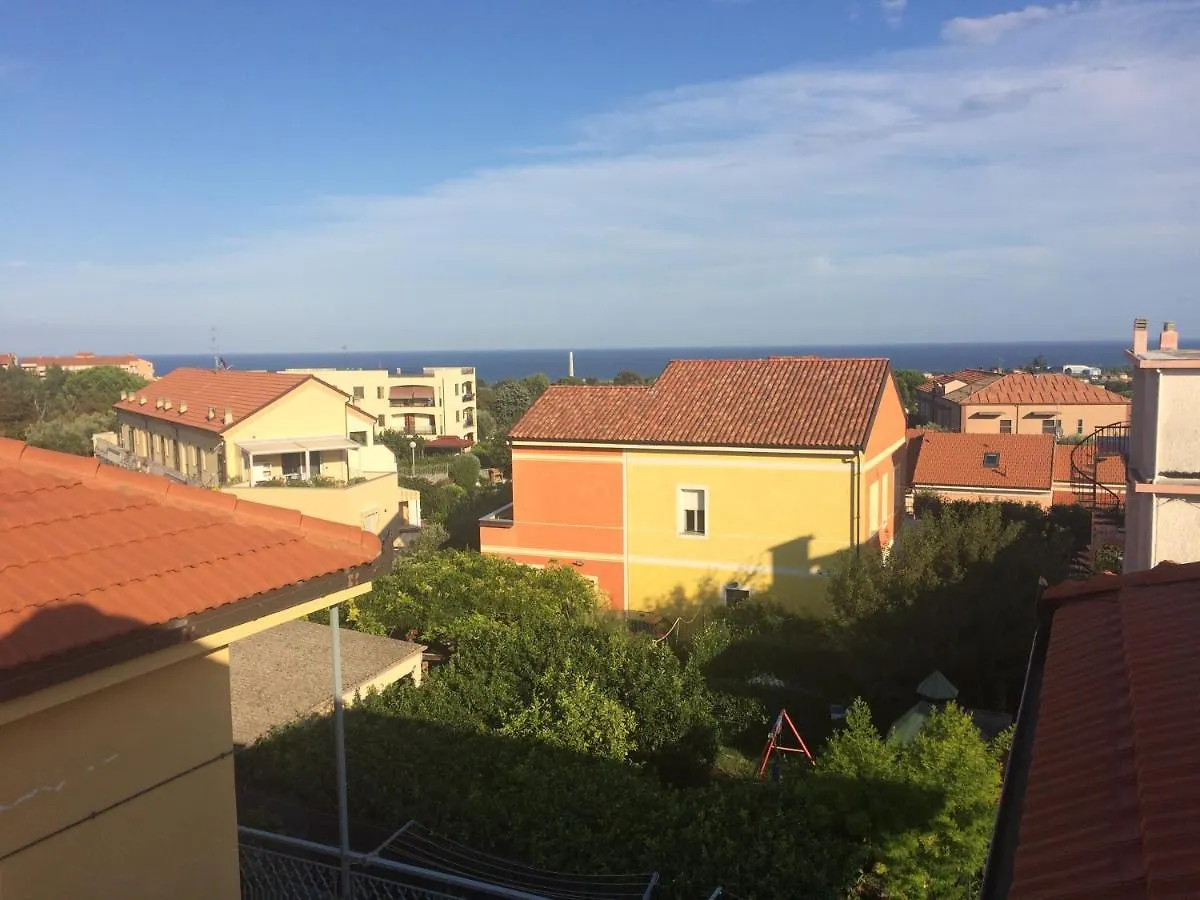 Appartamento A Casa di Nonna Luciana - Trilocale con Giardino Ceriale 0*,  Italia